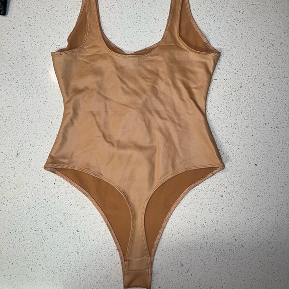SKIMS WET JERSEY BODYSUIT OCHRE - Picture 2 of 4